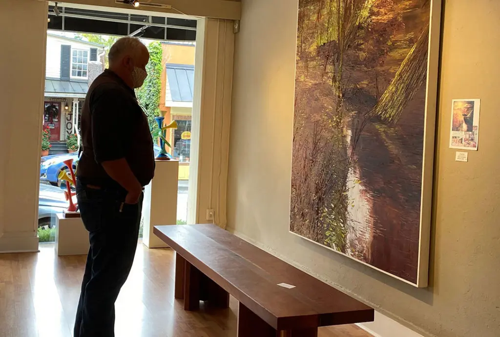 Art gallery exhibition labels